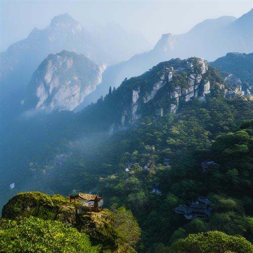 庐山旅游指南：探访中国十大名山，饱览庐山的壮丽美景和人文风光！